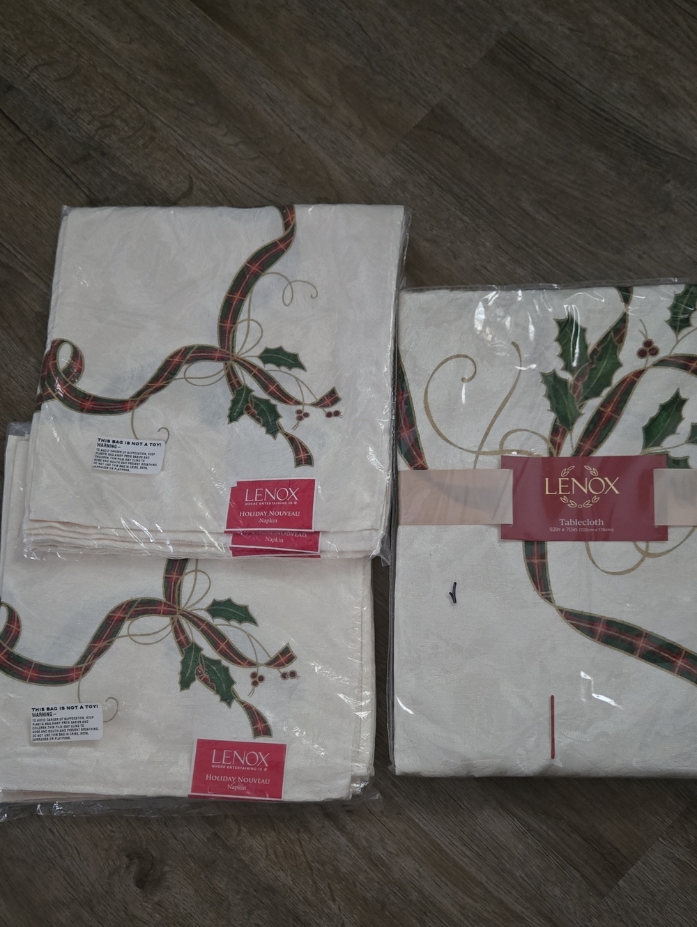 Lenox Tablecloth And 8 Napkins Green Holly and Red Plaid Ribbon